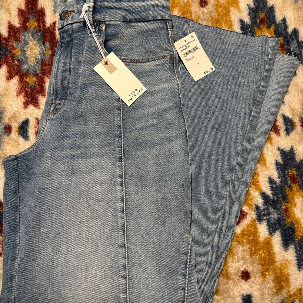 Good American Flare Jeans in Light Blue